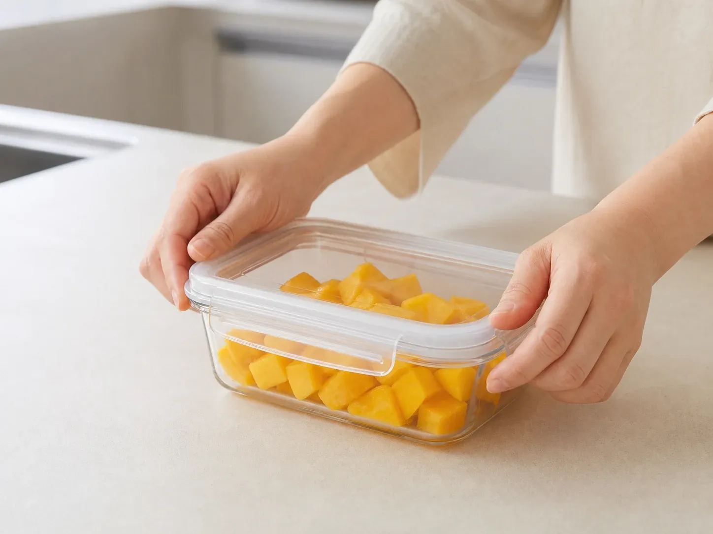 망고 자른 망고 냉장 (밀폐용기) 2단계 (확대)