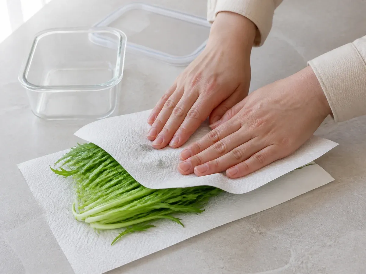 치커리 씻었다면 물기 빼고 밀폐 냉장 1단계 (확대)