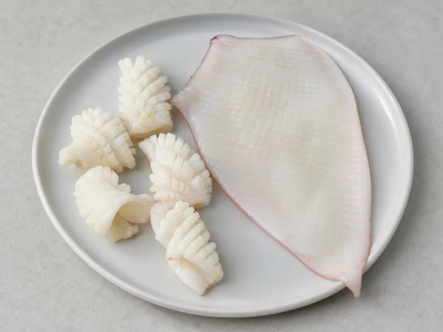 칼집 내고 안 질기게 데치기